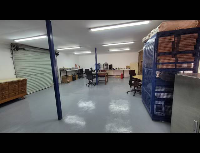 1,396M² WAREHOUSE FOR SALE IN JET PARK